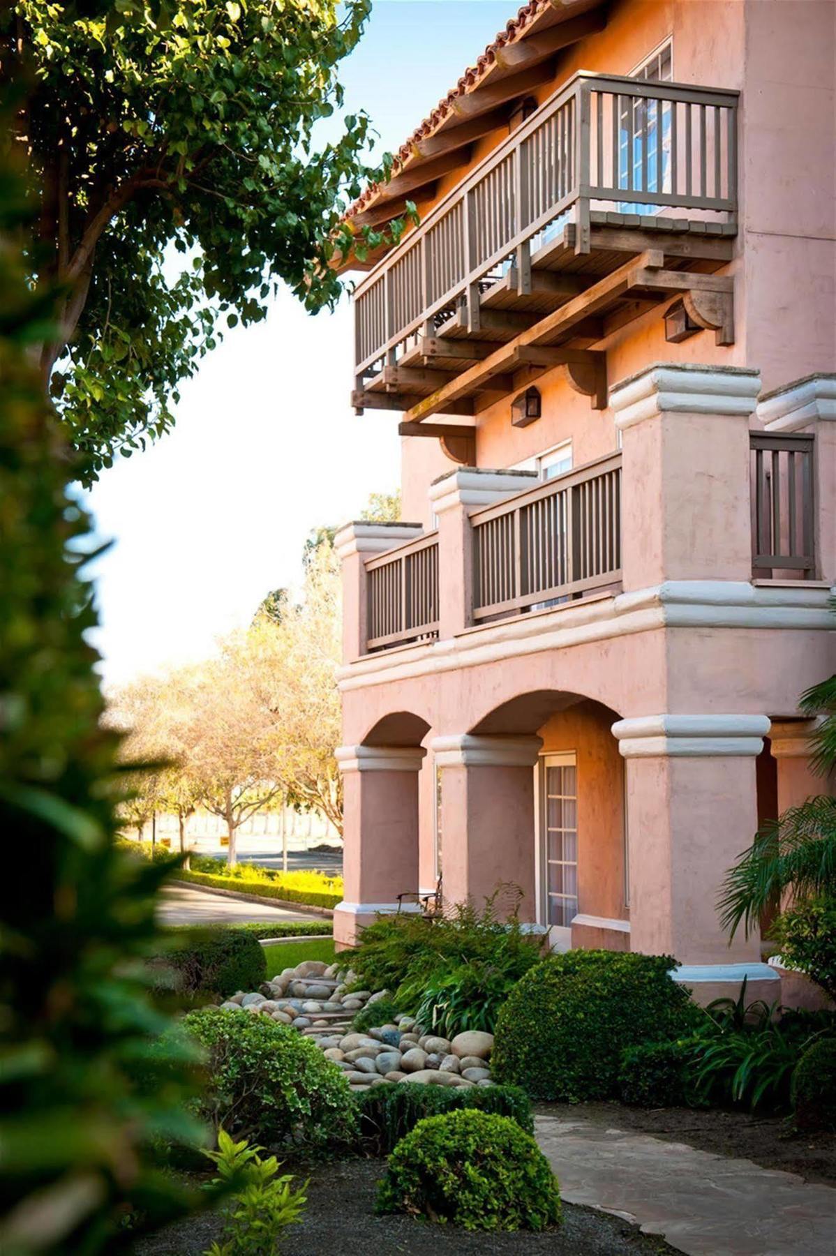 Harris Ranch Inn And Restaurant Huron Екстер'єр фото