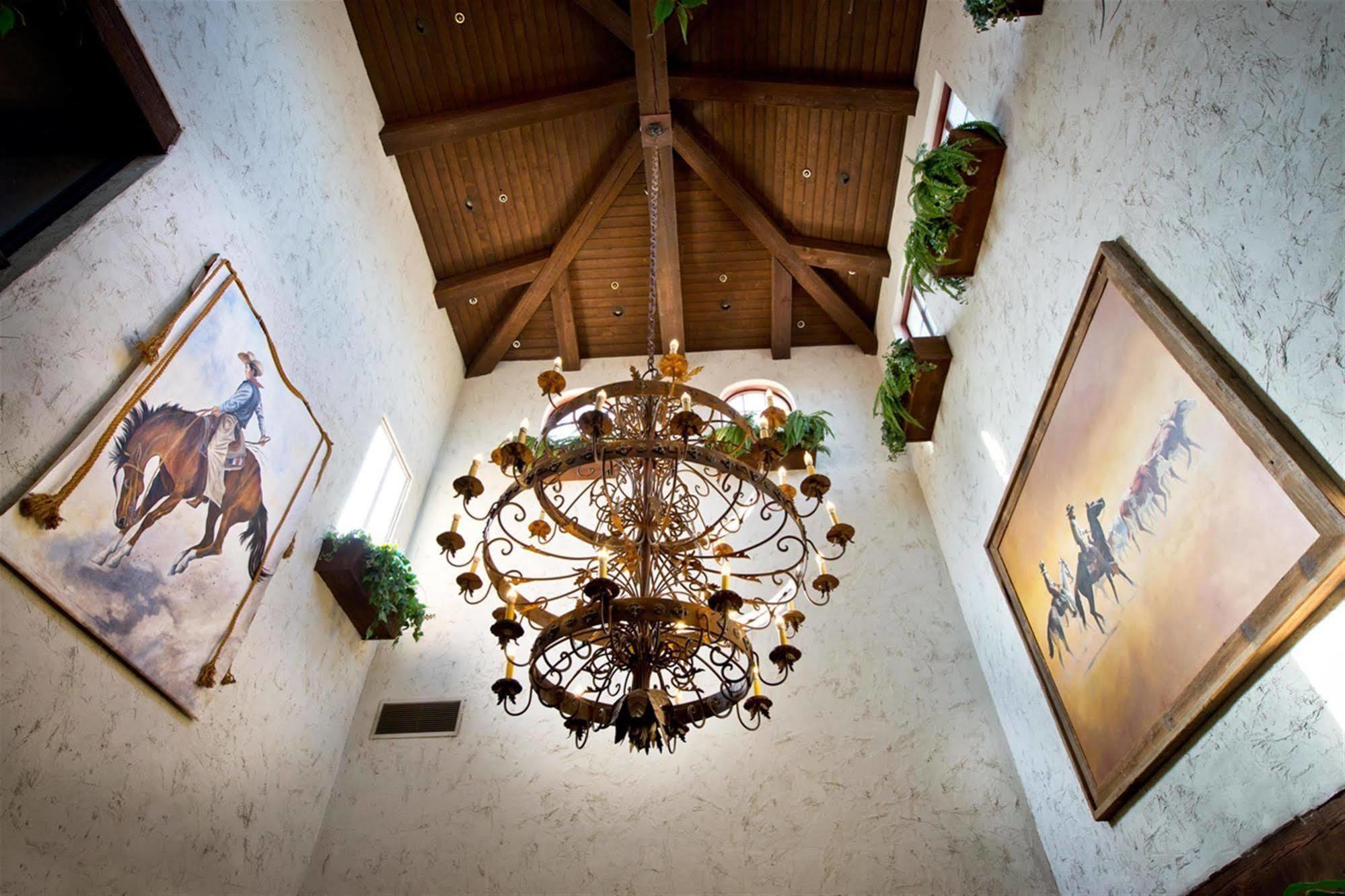 Harris Ranch Inn And Restaurant Huron Екстер'єр фото