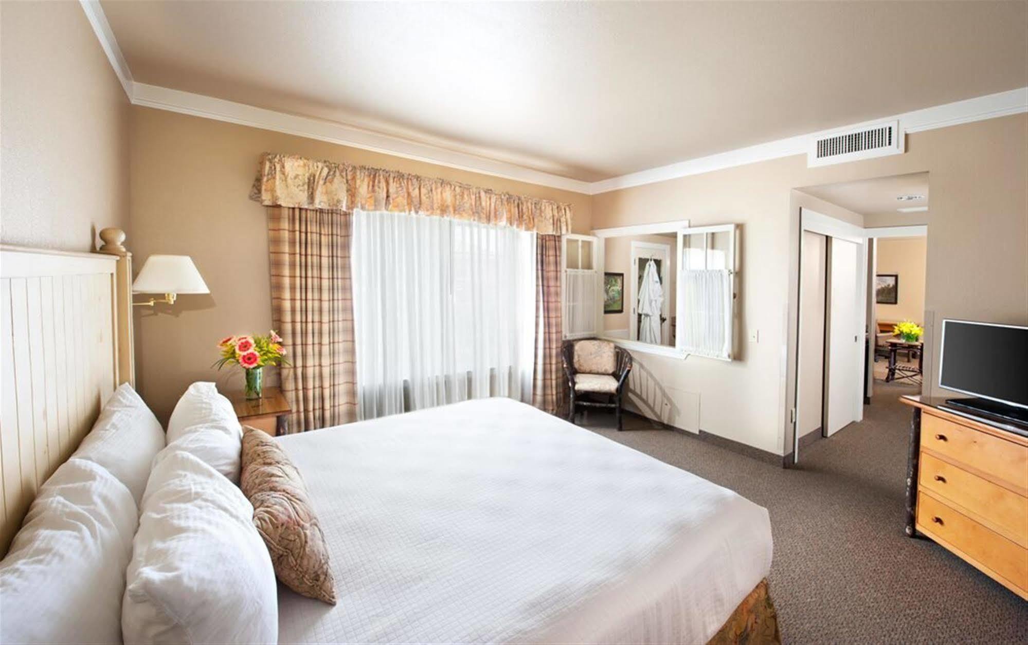 Harris Ranch Inn And Restaurant Huron Екстер'єр фото