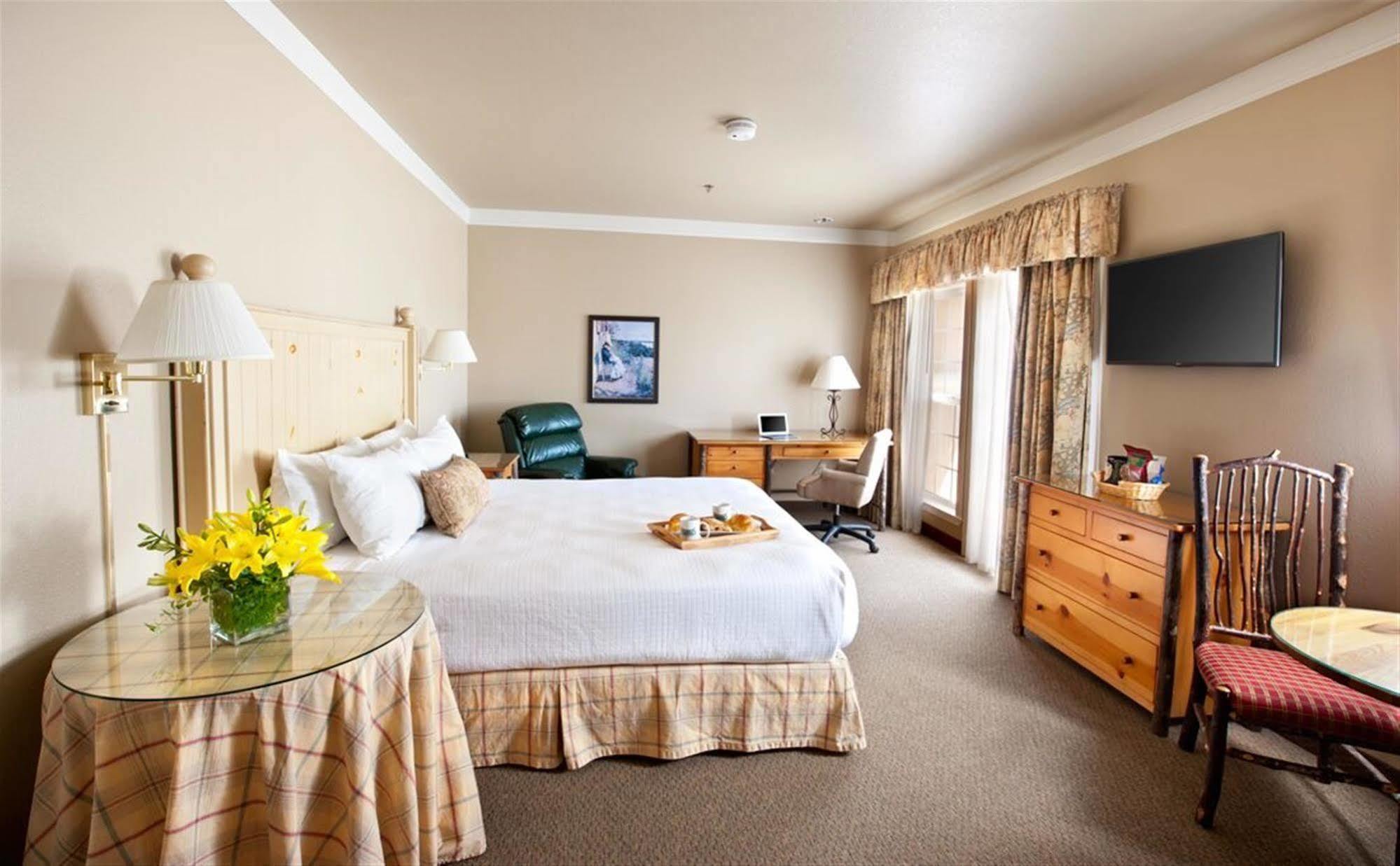 Harris Ranch Inn And Restaurant Huron Екстер'єр фото