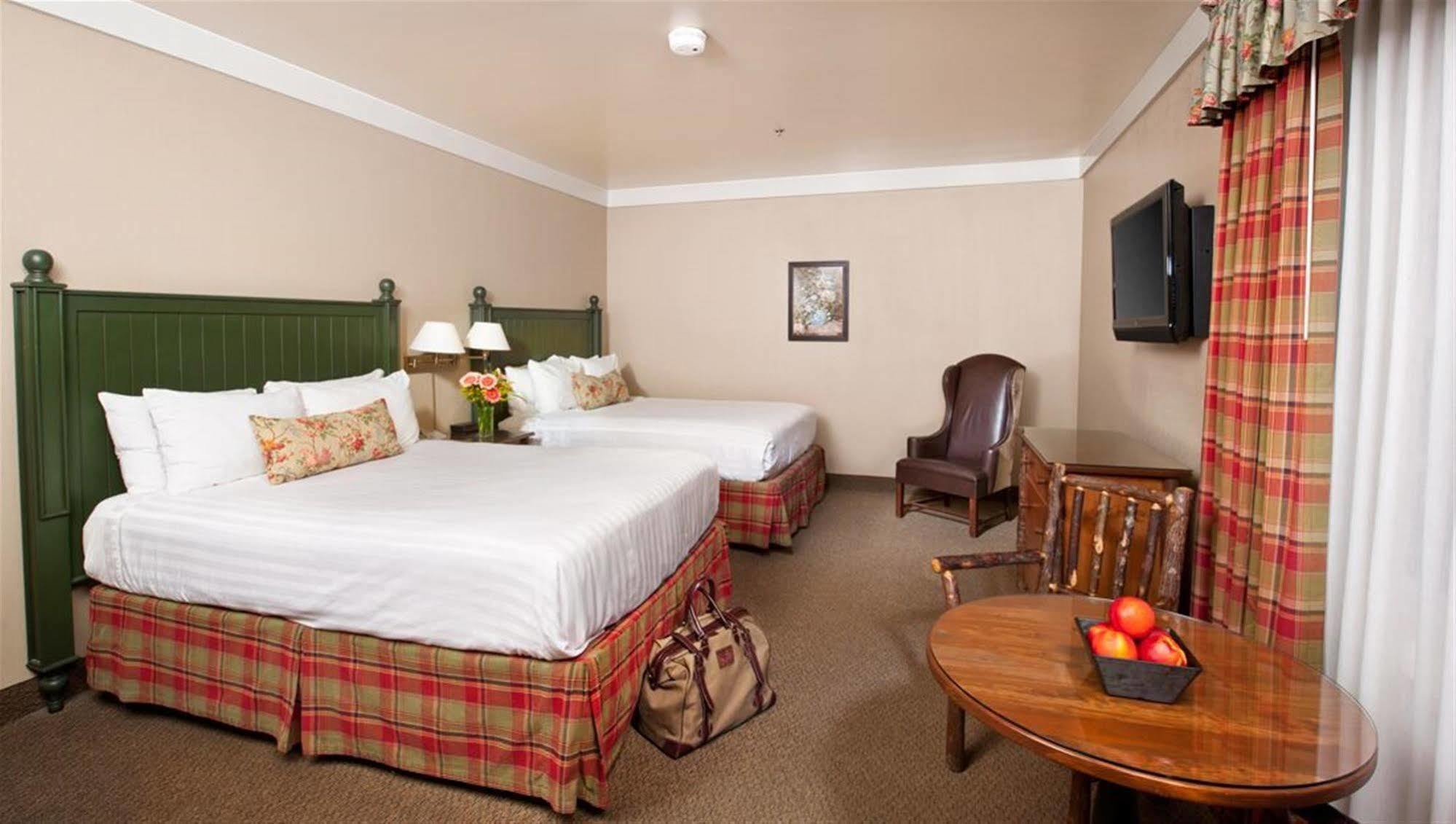 Harris Ranch Inn And Restaurant Huron Екстер'єр фото