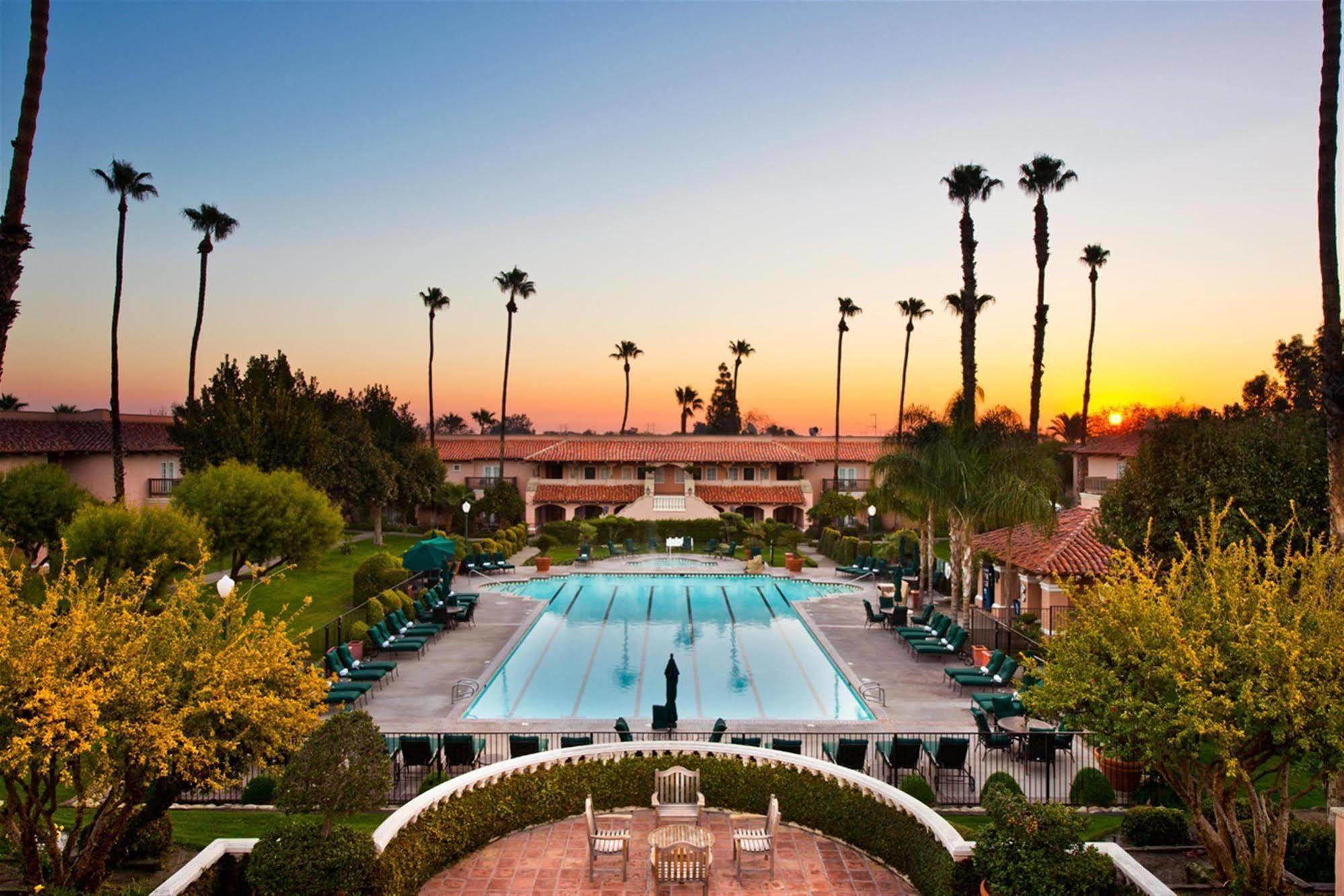 Harris Ranch Inn And Restaurant Huron Екстер'єр фото