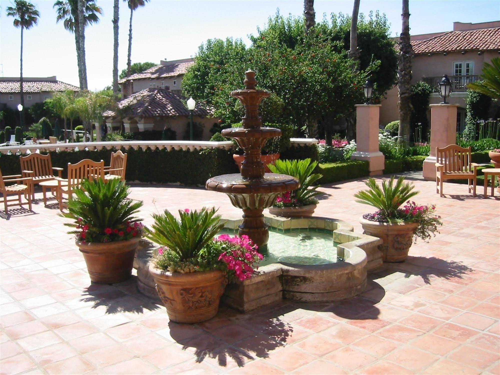 Harris Ranch Inn And Restaurant Huron Екстер'єр фото