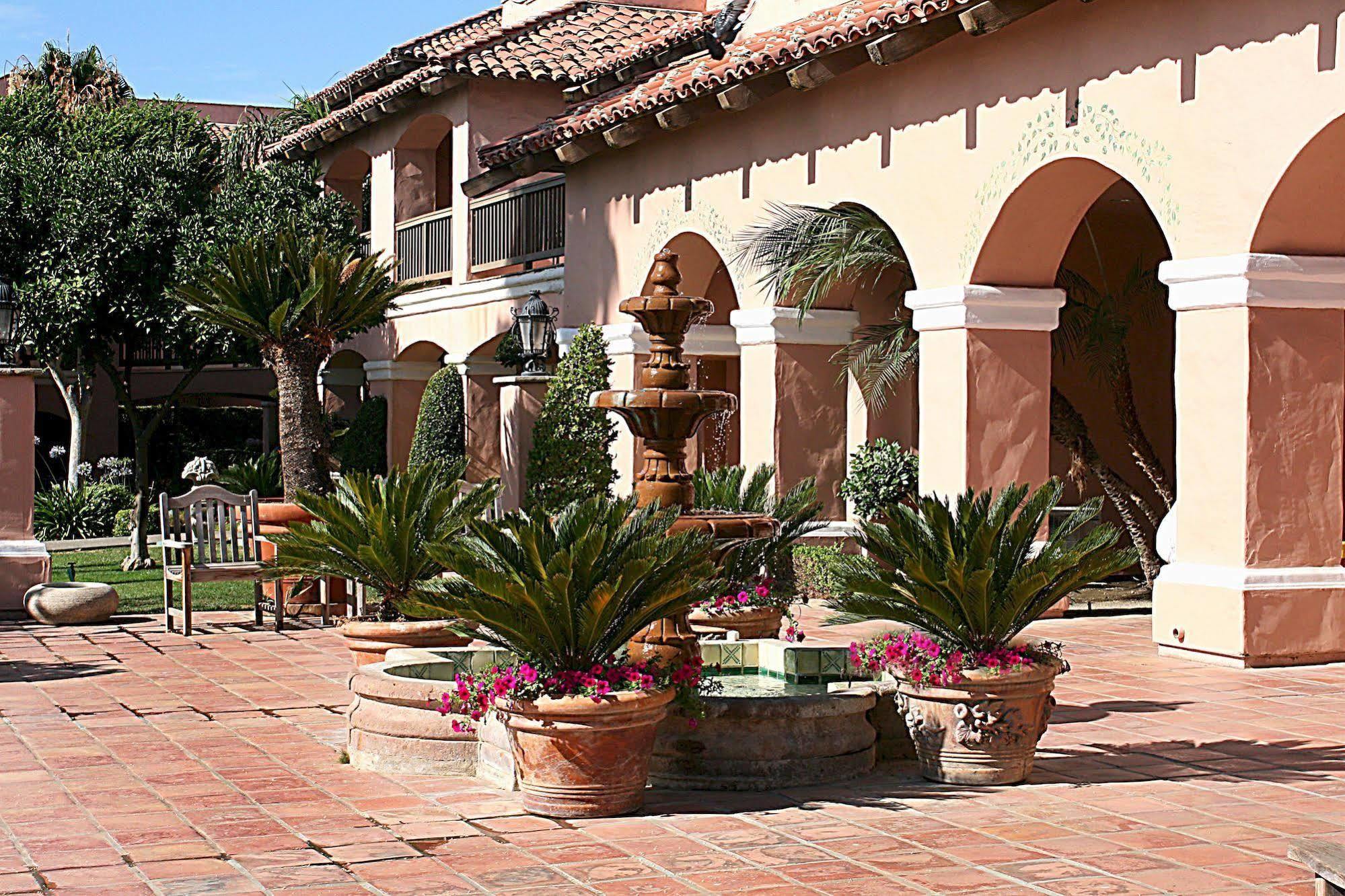 Harris Ranch Inn And Restaurant Huron Екстер'єр фото